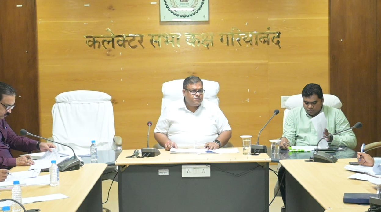 स्कूल जतन योजना के अंतर्गत अधूरे निर्माण कार्यों को शीघ्र करें पूर्ण – कलेक्टर श्री अग्रवाल