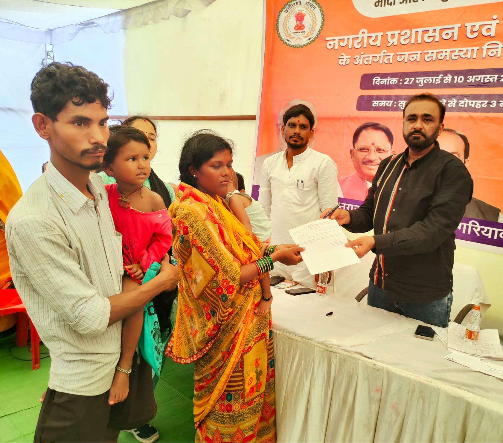 आबादी पट्टा की समस्या का सीएम विष्णुदेव साय से मिलकर करेंगे समाधान, जनसमस्या निवासरण शिविर में पट्टा की मांग करने आए वार्डवासियों को नपा अध्यक्ष मेमन ने दिया सीएम से मिलाने का आश्वासन