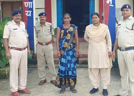 अवैध महुआ शराब के साथ पकड़ी गई आरोपिया जेल दाखिल