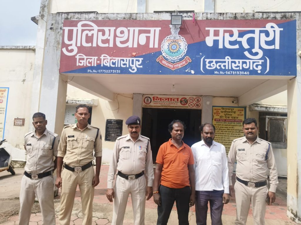 युवती से सामूहिक दुष्कर्म, आरोपी युवक फिल्म इंडस्ट्री में काम दिलाने का झांसा देकर अपने घर ले गया था, फिर देर रात दोस्त के साथ मिलकर किया रेप