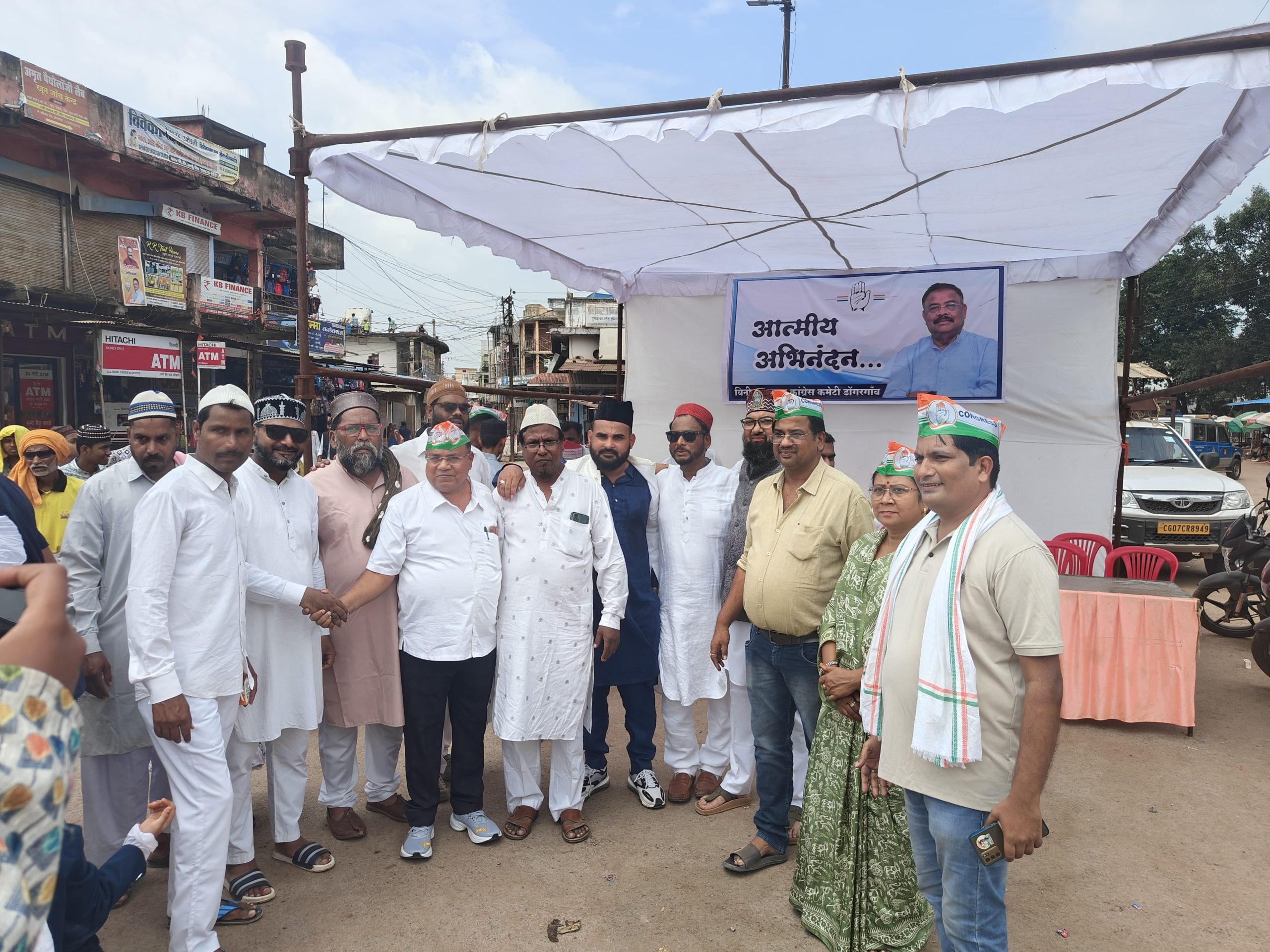 कांग्रेसियों ने मुस्लिम समाज को दी बधाई।