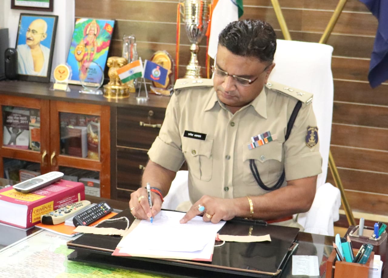 नवपदस्थ पुलिस अधीक्षक राजेश अग्रवाल ने किया पदभार ग्रहण