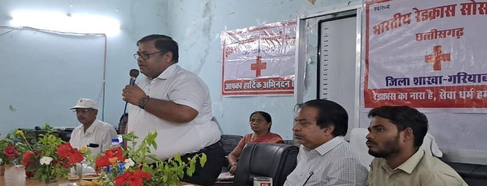 कलेक्टर श्री अग्रवाल यूथ रेडक्रास सोसायटी के कार्यशाला में हुए शामिल