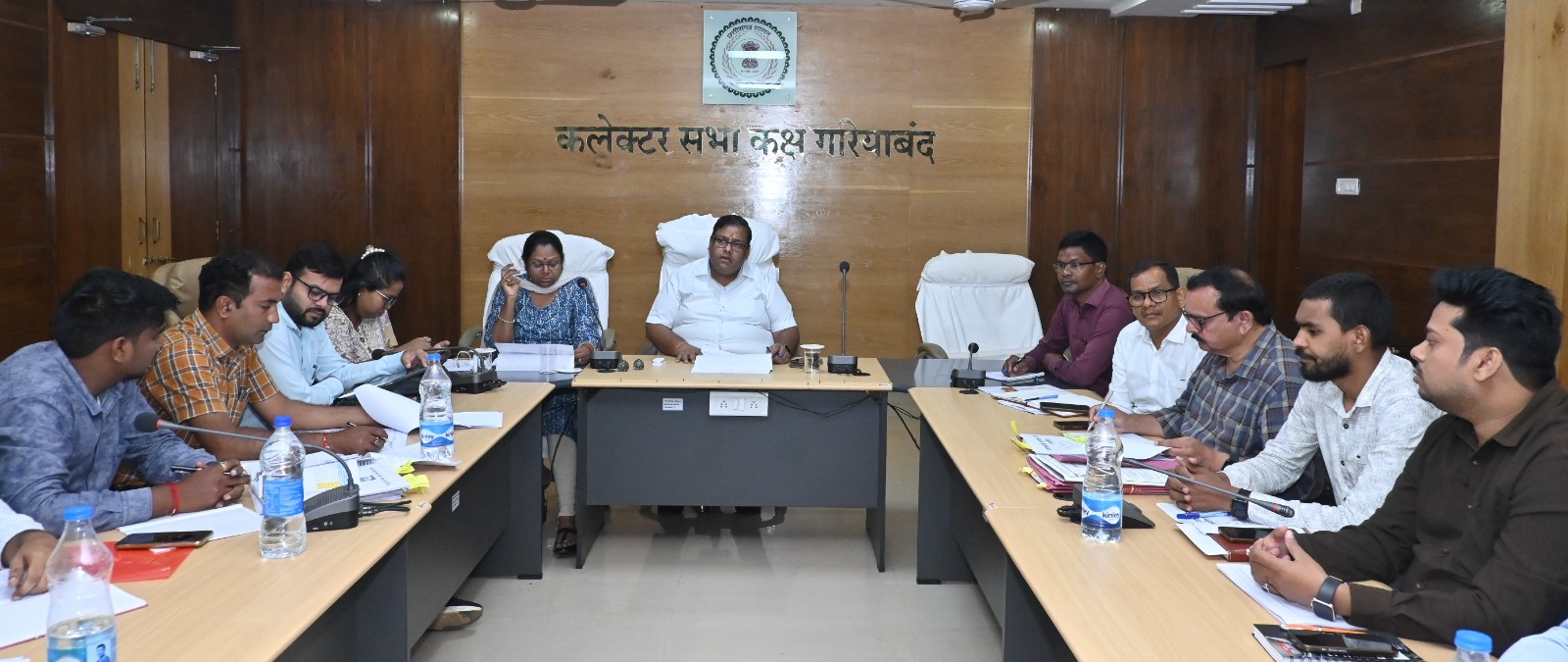 कलेक्टर श्री अग्रवाल ने निर्माण कार्यों की ली समीक्षा बैठक