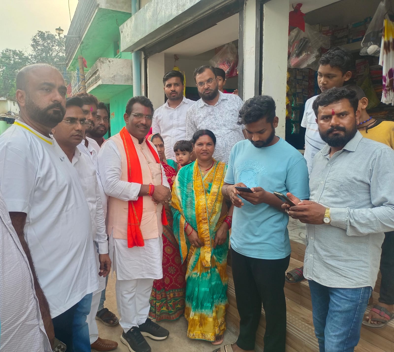 भाजपा सदस्यता अभियान को लेकर राजिम विधायक रोहित साहू ने गरियाबंद नगर के विभिन्न वार्डों में भ्रमण, महिलाओ और युवाओं के दिलाई भाजपा की सदस्यता