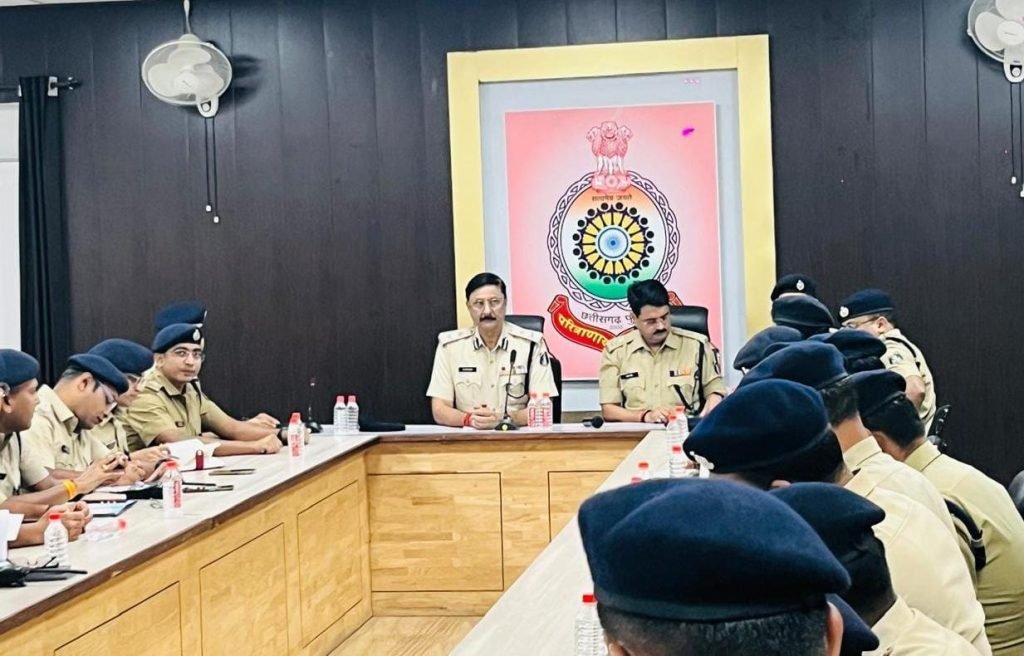 पुलिस बल में अनुशासनहीनता अक्षम्य है – आईजी डॉ० संजीव शुक्ला