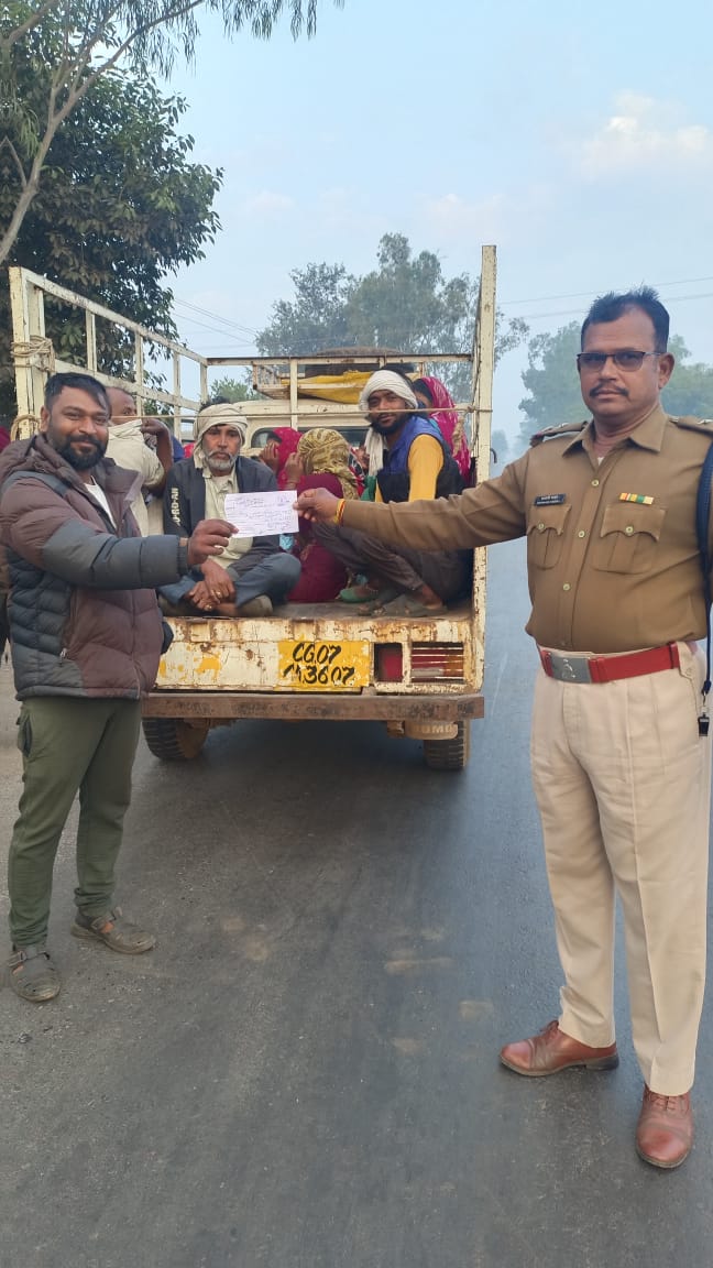 बेमेतरा पुलिस की अवैध गतिविधियों पर कार्यवाही,मोटर व्हीकल एक्ट के तहत 05 वाहन चालक ,05 प्रकरण में 1,700/-  रूपये समन शुल्क।