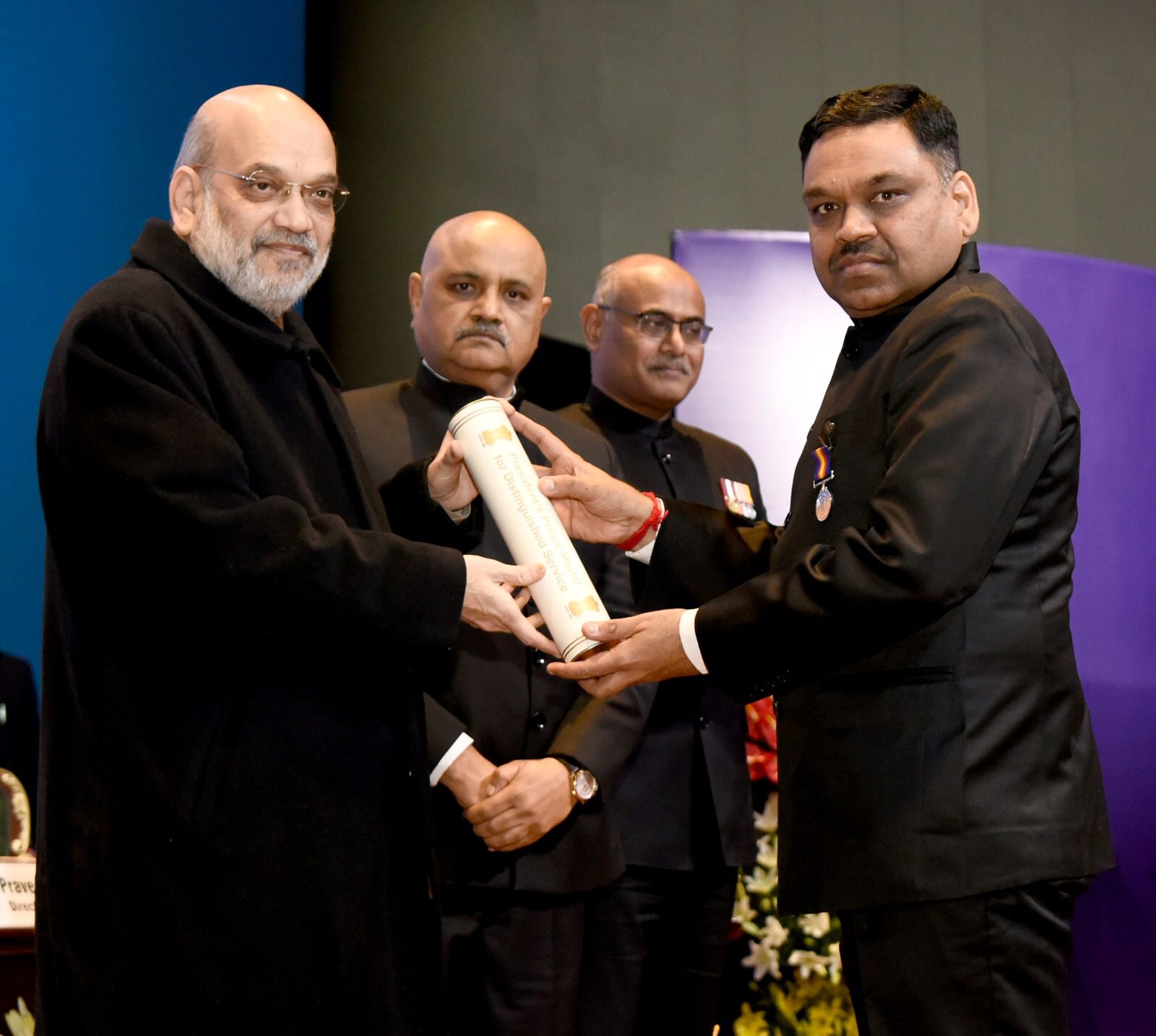 नई दिल्ली में आयोजित समारोह में केंद्रीय गृह मंत्री अमित शाह ने छत्तीसगढ़ कैडर के आईपीएस अधिकारी अमित कुमार को राष्ट्रपति पुलिस पदक से सम्मानित किया।