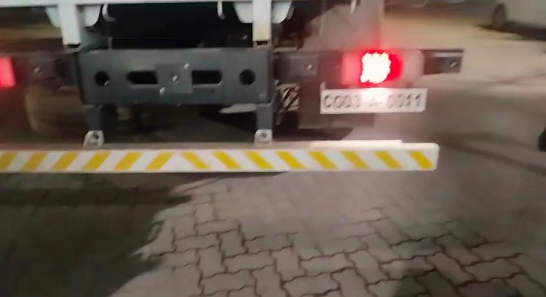 ब्रेकिंग न्यूज़: पुलिस के सरकारी वाहन की चपेट में आकर आरक्षक की दर्दनाक मौत।