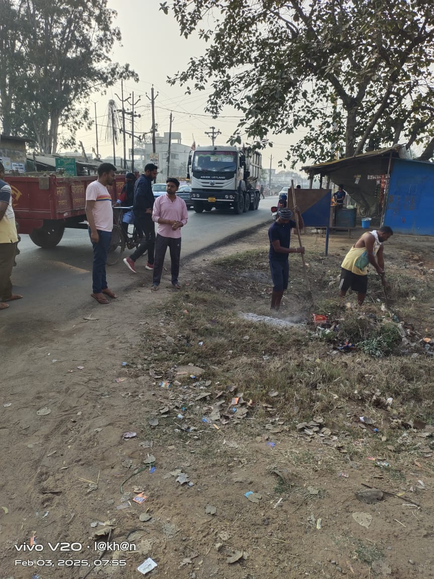 सीएमओ घरघोड़ा के नेतृत्व में नगर में विशेष अभियान के तहत सघन सफाई अभियान