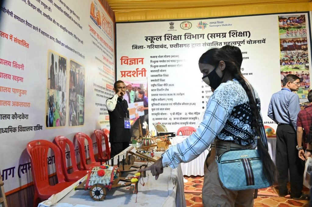 राजिम कुंभ कल्प में लगा शिक्षा विभाग का स्टॉल