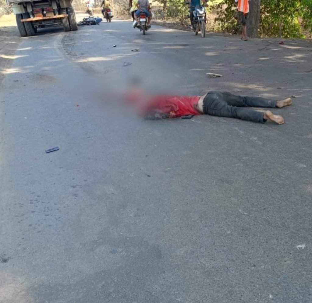 तेज रफ्तार फ्लाई ऐश ट्रेलर ने बाइक सवार को कुचला, गुस्साए ग्रामीणों ने किया हंगामा…