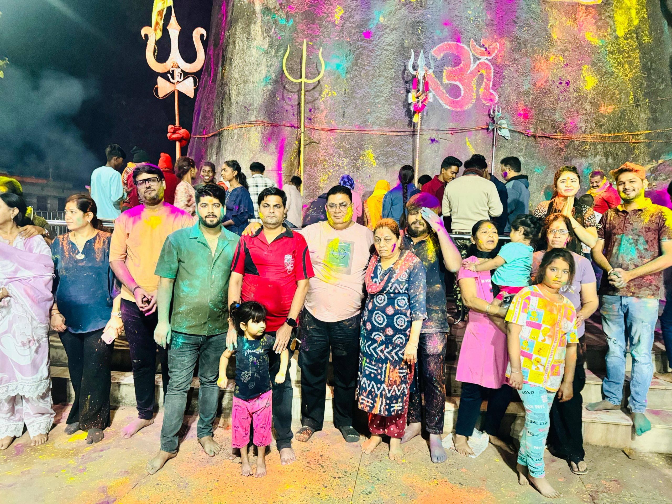 भूतेश्वरनाथ महादेव के दरबार में उमड़ा भक्तों का सैलाब, भक्तों ने रंग-गुलाल से किया भोलेनाथ का अभिषेक,हर-हर महादेव के गगनभेदी जयघोष के बीच शिवभक्ति में डूबे श्रद्धालु