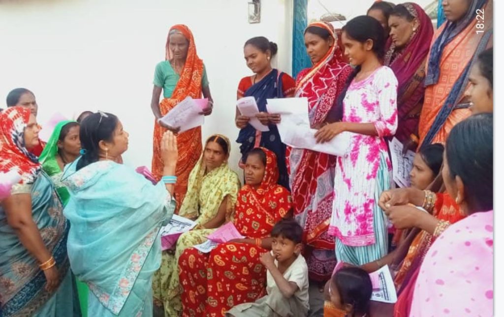 जिला पंचायत चुनाव विधानसभा से कम नहीं, गांव गांव में बैनर, पोस्टर, फ्लैक्स की आई बाढ़