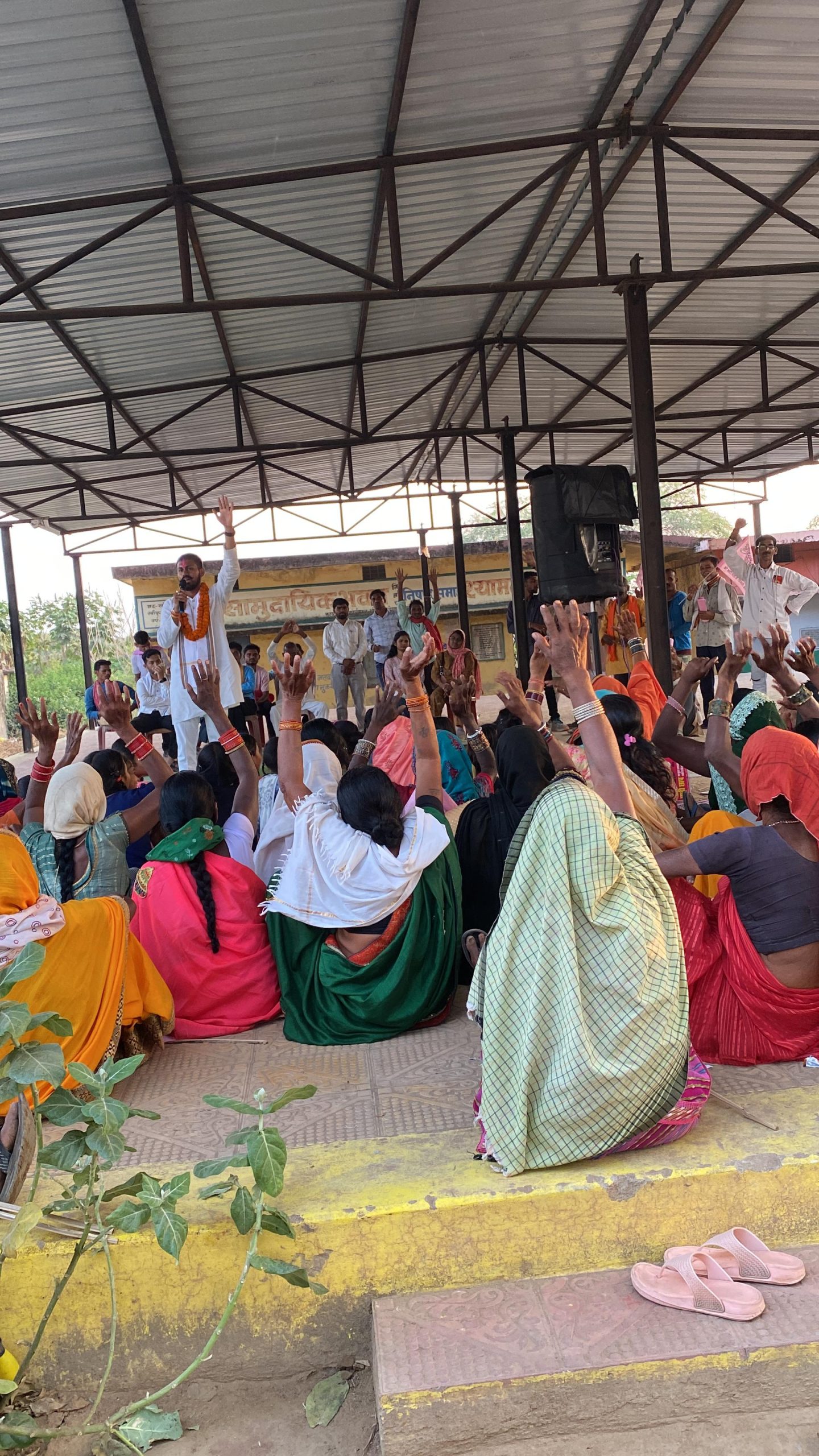 जिला पंचायत चुनाव के सबसे युवा एवं लोकप्रिय प्रत्याशी इंद्रजीत महाड़िक खंदक की अंतिम लड़ाई में रहे सबसे आगे