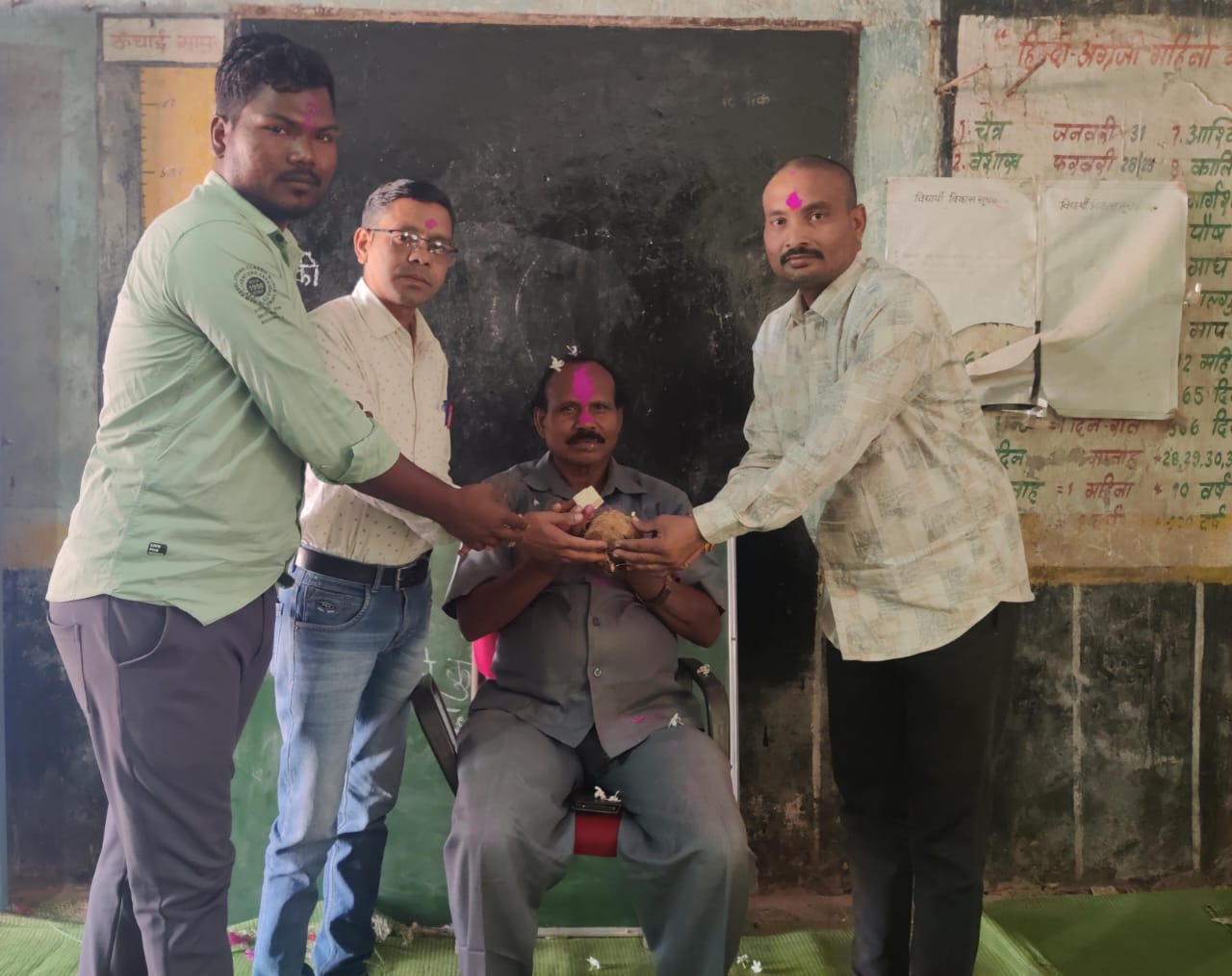 प्राथमिक शाला सिर्रीखुर्द मे मातृ पितृ दिवस मनाया गया