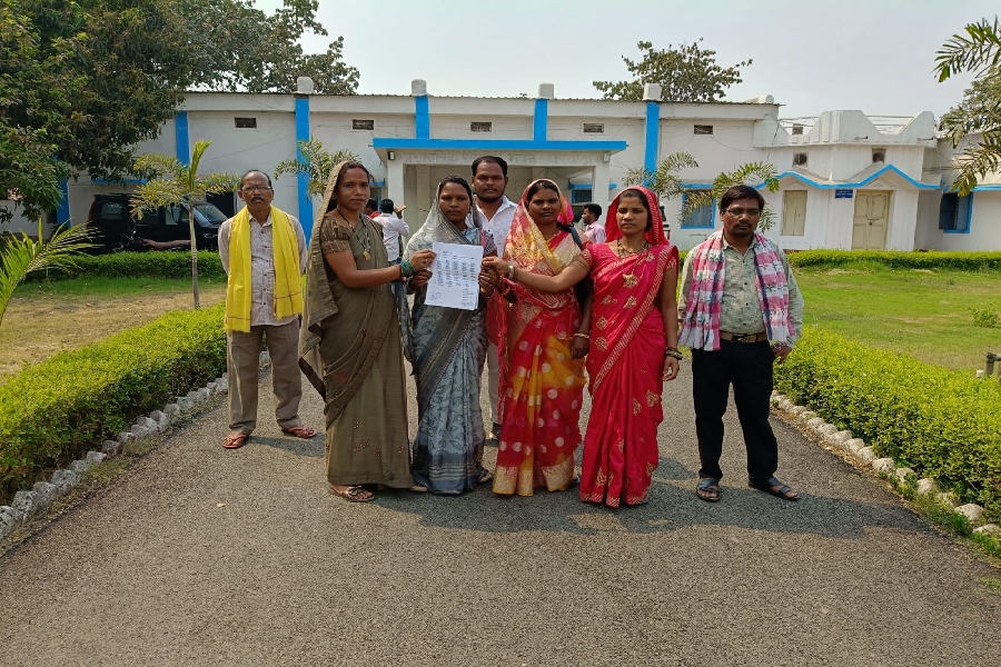 कानून- कायदों को ताक पर रखकर विस्फोटक प्लांट लगाने की कोशिश, ग्रामीणों में भारी आक्रोश।