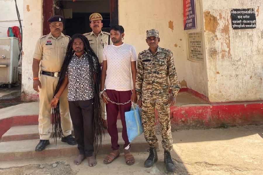 झाड़-फूंक के नाम पर दरिंदगी: युवती से गैंगरेप कर बनाया मां, तांत्रिक समेत दो दरिंदे गिरफ्तार…