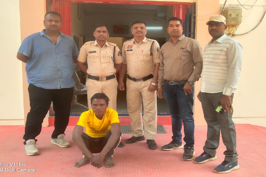 धमतरी पुलिस की बड़ी कामयाबी: 5 साल से फरार स्थायी वारंटी को साइबर टीम ने किया गिरफ्तार