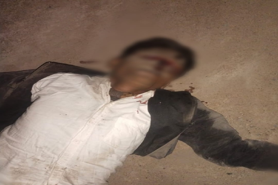 बारात जा रहे युवक को अज्ञात वाहन ने रौंदा, इलाज से पहले हुई मौत।