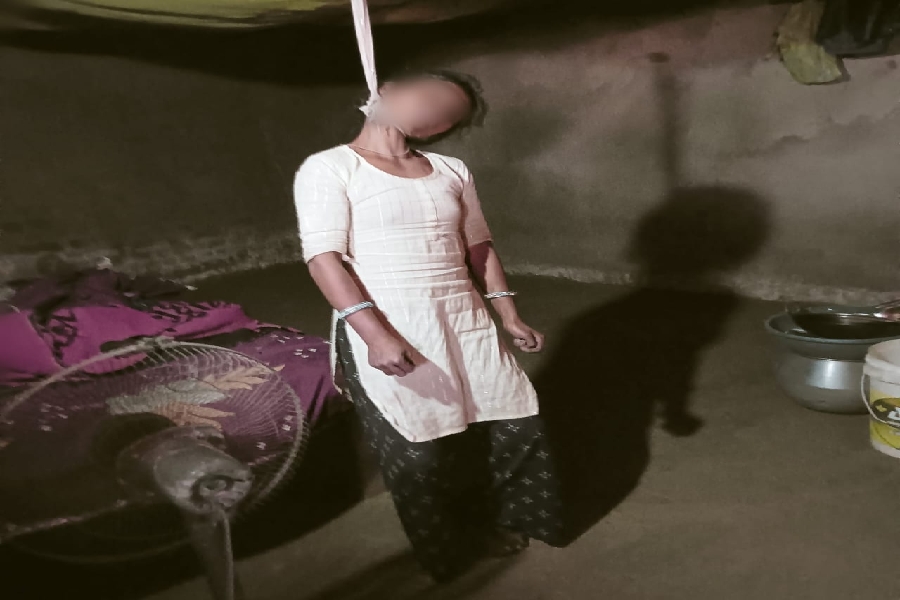 युवती ने किया आत्महत्या, पुलिस जाँच में जुटी