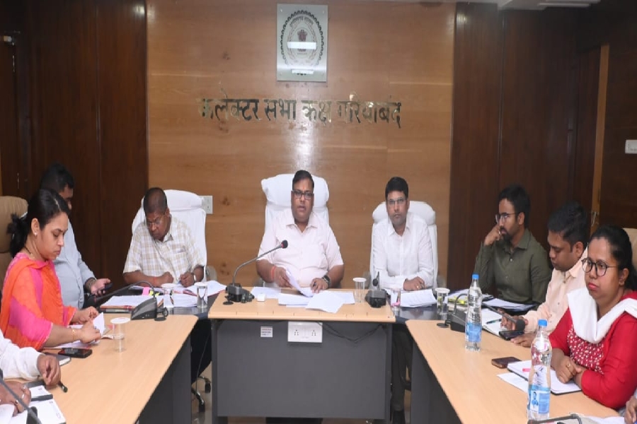 स्थानीय उत्पाद के आधार पर लोगों को दिलाये कौशल प्रशिक्षण – कलेक्टर श्री अग्रवाल