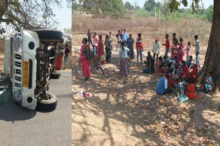 शिवमहापुराण कथा में शामिल होने जा रहे श्रद्धालुओं की पिकअप पलटी, दो दर्जन से अधिक घायल, पांच की हालत गंभीर…