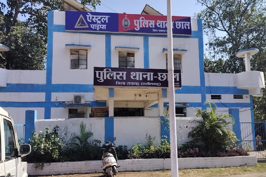 क्षेत्र में बड़ रही है सड़क दुर्घटनाओं की बाड़, राहगीर चलने के लिए हो रहें है मजबूर
