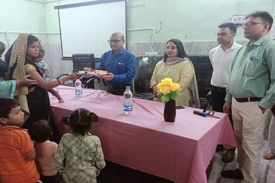कलेक्टर ने किया गरियाबंद पोषण पुनर्वास केंद्र का निरीक्षण
