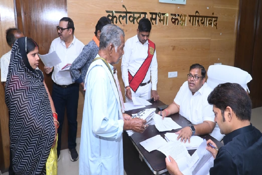 कलेक्टर श्री अग्रवाल ने जनदर्शन में सुनी आम नागरिकों की समस्याएं,जनदर्शन में मिले 48 आवेदन