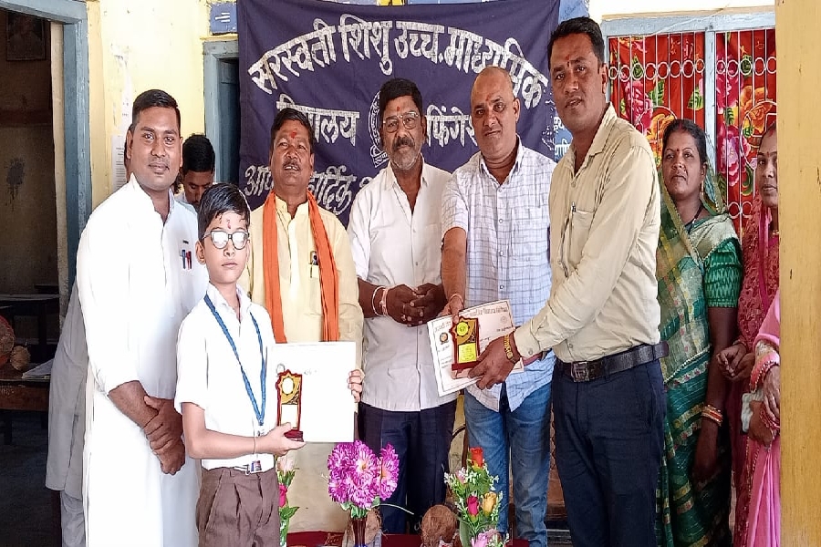 सरस्वती शिशु मंदिर फिंगेश्वर में परीक्षा परिणाम कार्यक्रम संपन्न, मेधावी छात्र सम्मानित