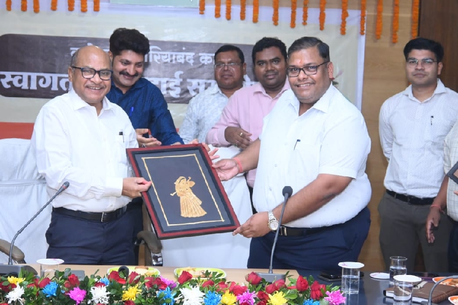 “शासन का नया संदेश – गरियाबंद में श्री उइके की नई पारी शुरू”