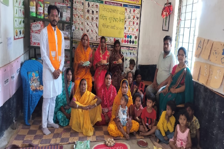 आंगनबाड़ी केंद्र डीही पारा नगरी में मनाया गया पोषण पखवाड़ा 2025, सुपोषण चौपाल का आयोजन