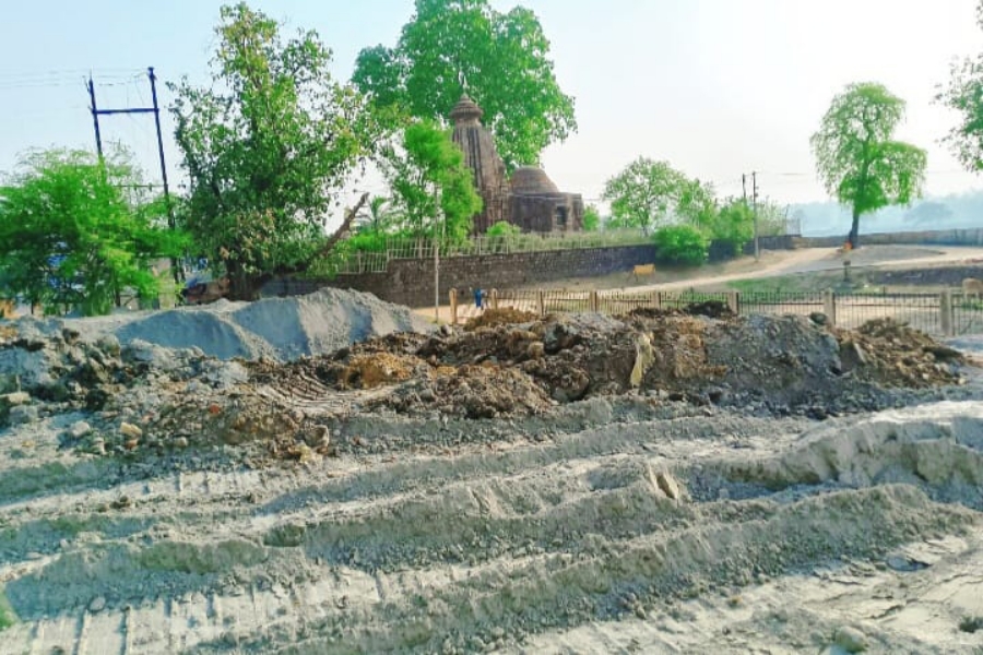 पाली के प्राचीन शिवमंदिर के पास बिना अनुमति राखड़ डंपिंग, मंदिर के अस्तित्व पर मंडरा रहा खतरा