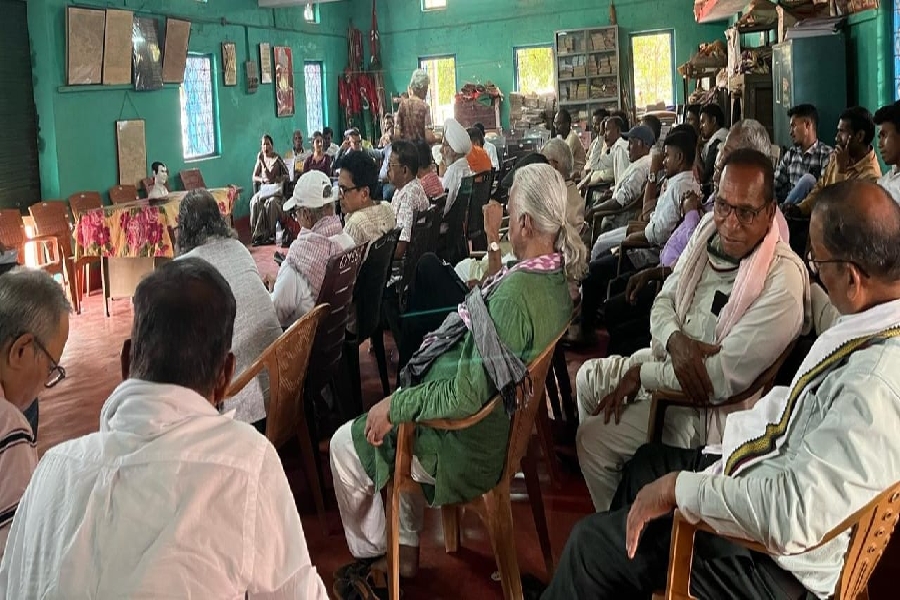 बस्तर के लिए युद्धविराम और स्वशासी शासन की गुहार : जन संगठनों ने कहा, “शांति के आवरण में छिपी है संसाधनों की लूट…”