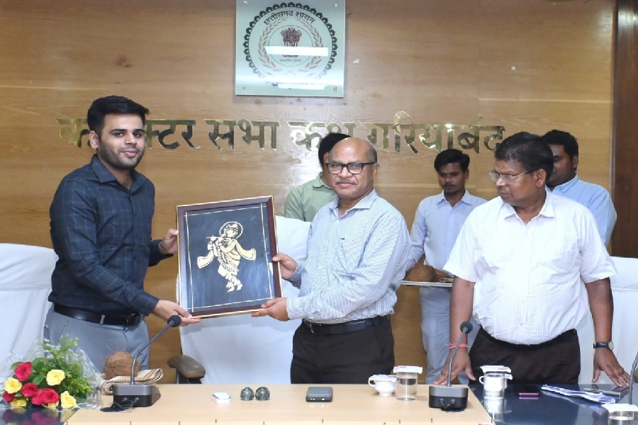 0.33 नंबर से चूके, लेकिन हार नहीं मानी — राजिम के अंकित थवानी ने UPSC 2024 में हासिल की 273 वीं रैंक