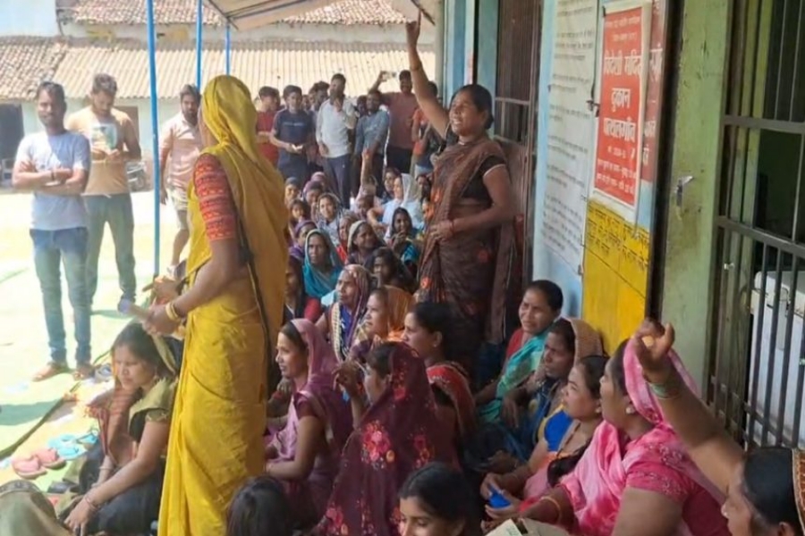 विधायक का वादा छलावा ! शराब की दुकान हटाने की मांग पर महिलाओं का जोरदार प्रदर्शन !…