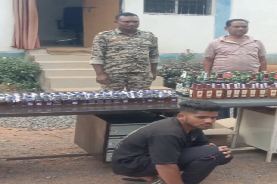 अनंतपुर पुलिस की बड़ी कार्यवाही: उड़ीसा से आ रही 24.45 लीटर अवैध अंग्रेजी शराब जब्त, एक आरोपी गिरफ्तार