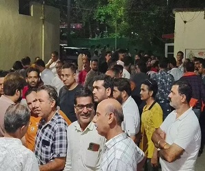लड़की के भागने पर एसपी और विधायक बंगले के बाहर हंगामा, लव जिहाद का आरोप