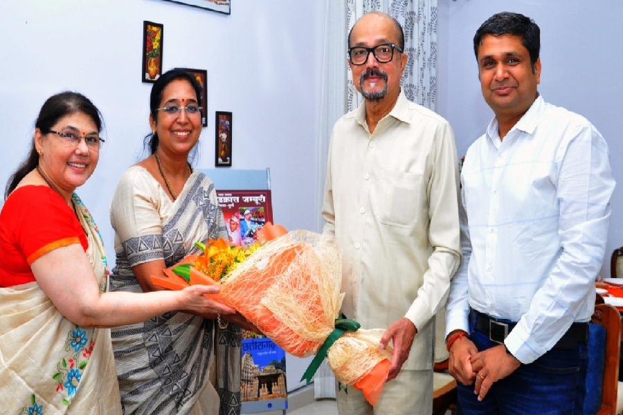 CGNEWS : राज्यपाल श्री डेका से ईशा फाउंडेशन के स्वयंसेवकों ने की सौजन्य भेंट