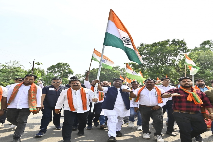 CGNEWS:चिंगावरम में वीर शहीदों को श्रद्धांजलि और तिरंगा यात्रा का आयोजन: विजय शर्मा और केदार कश्यप का दौरा