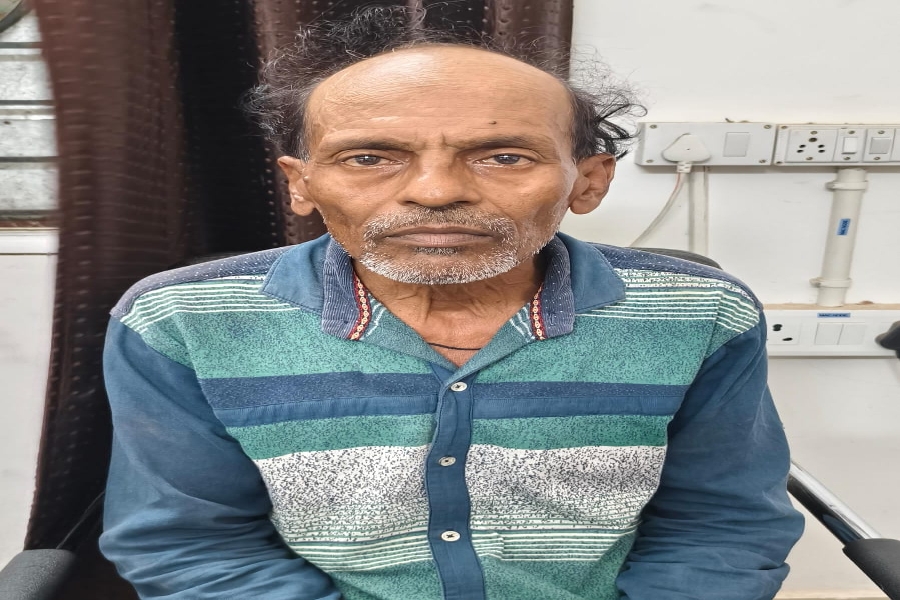 Cgcrime news: 6 साल पुराने हत्याकांड का सनसनीखेज खुलासा: सौतेले पिता ने ही किया बेटे का क़त्ल, शव को सेप्टिक टैंक में छिपाया — धमतरी पुलिस की सूझबूझ और जमीनी जांच से खुला वर्षों पुराना रहस्य