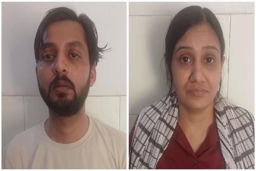 CGNEWS:150 करोड़ की ठगी का पर्दाफाश: “बंटी-बबली” स्टाइल में देशभर को चूना लगाने वाले ठग दंपती को जशपुर पुलिस ने दिल्ली से दबोचा