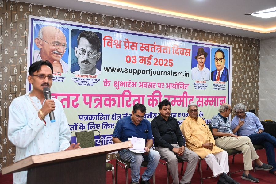 छत्तीसगढ़: विश्व प्रेस स्वतंत्रता दिवस 2025: रायपुर में ‘सपोर्ट जर्नलिज्म’ मुहिम की शुरुआत, 32 पत्रकार संगठन प्रमुख और पत्रकार सम्मानित
