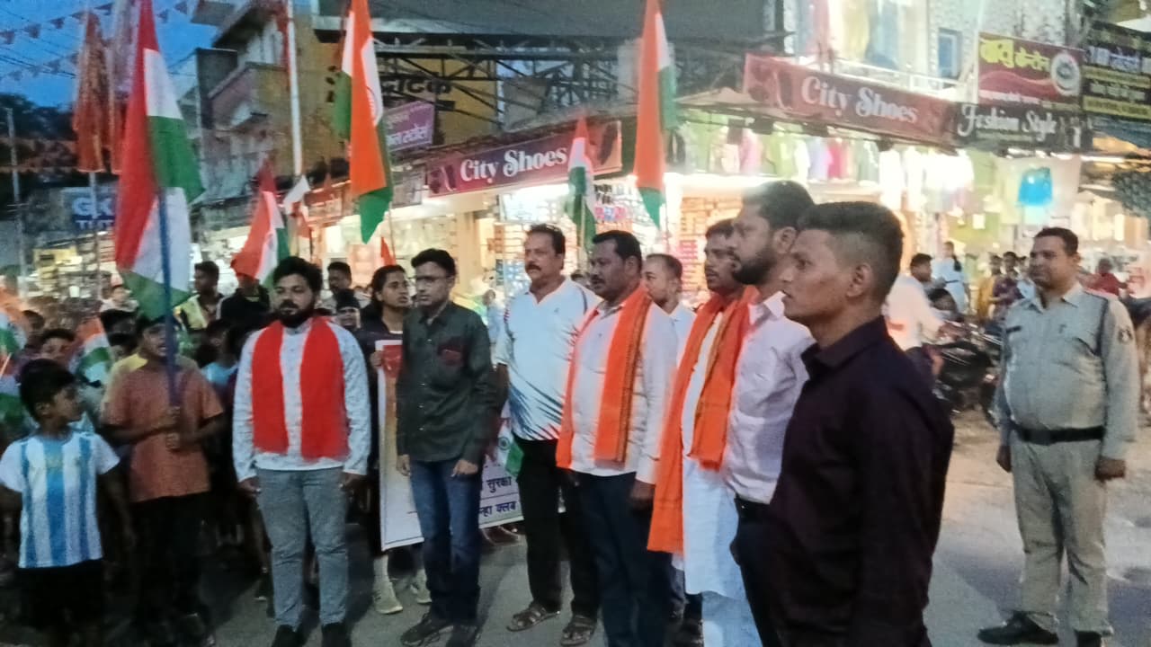 ऑपरेशन सिंदूर की सफलता पर गरियाबंद में गूंजे ‘जय हिंद’ के नारे, कान्हा युवा मंडल की तिरंगा यात्रा में उमड़ा देशभक्ति का सैलाब, 150 से अधिक खिलाड़ियों की भागीदारी