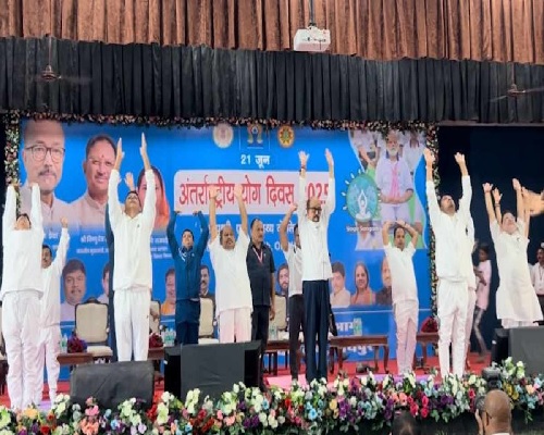 CG – योग दिवस की खास तस्वीरें… नेताओं ने जनभागीदारी के साथ किया योग, देखें आयोजन की झलकियां
