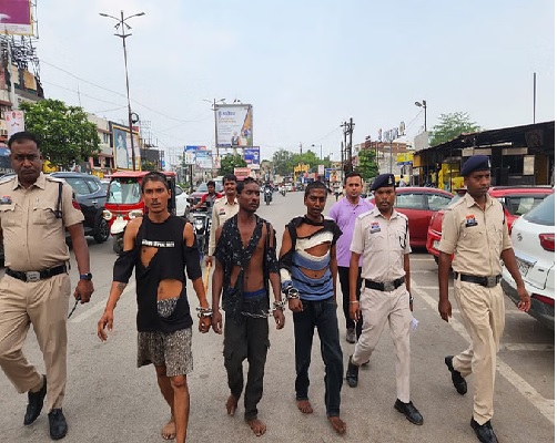 Raipur Crime News: मामूली बात पर दी जान से मारने की धमकी, फिर किया चाकू से हमला, नाबालिग समेत चार गिरफ्तार