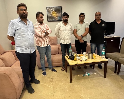 बड़ी होटल में रंगरलियों का भंडाफोड़: कोलकाता की बार डांसरों संग रइसजादे पकड़े गए, अग्रवाल जी के नाम से बुक था कमरा