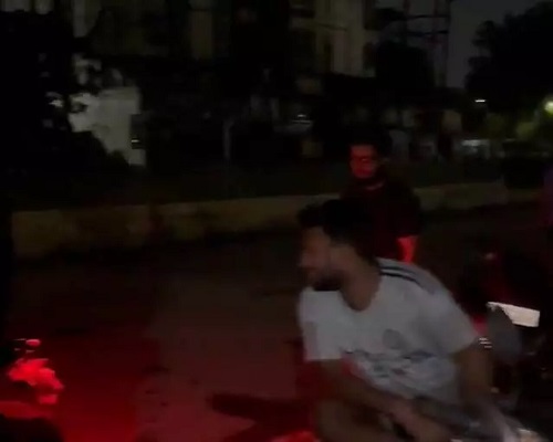 Raipur – आंधी-बारिश के बाद बिजली विभाग फेल, नाराज़ लोग देर रात पहुंचे कार्यालय