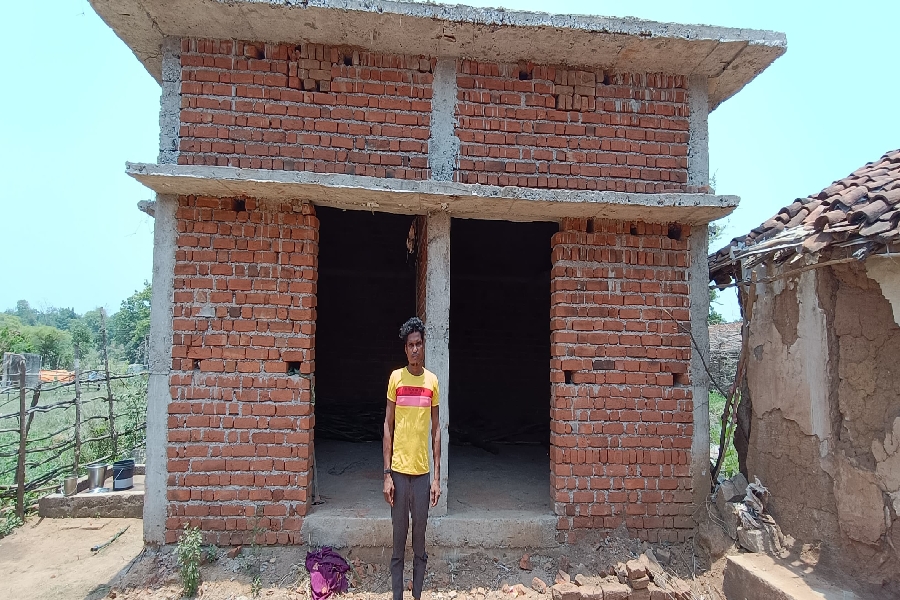 Brekings: कमार जनजाति के नाम पर ‘जिओ ट्रैकिंग’ से ठगी का खेल! धरमपुर गांव में प्रधानमंत्री आवास योजना में खुली शोषण की परतें, “दत्तक पुत्र” कहलाने वाली जनजाति बनी ठेकेदारों की बंधक